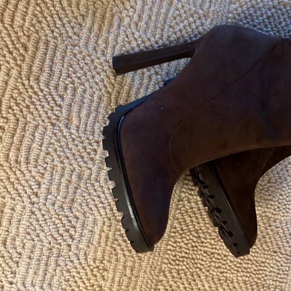 NWOT JLo OTK faux suede boots - Picture 3 of 5